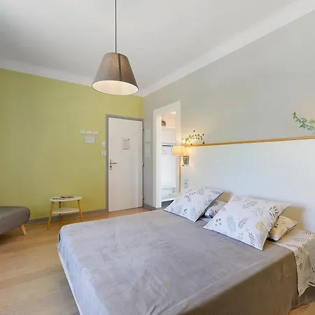 D'hotes Les Agapanthes Bed and breakfast